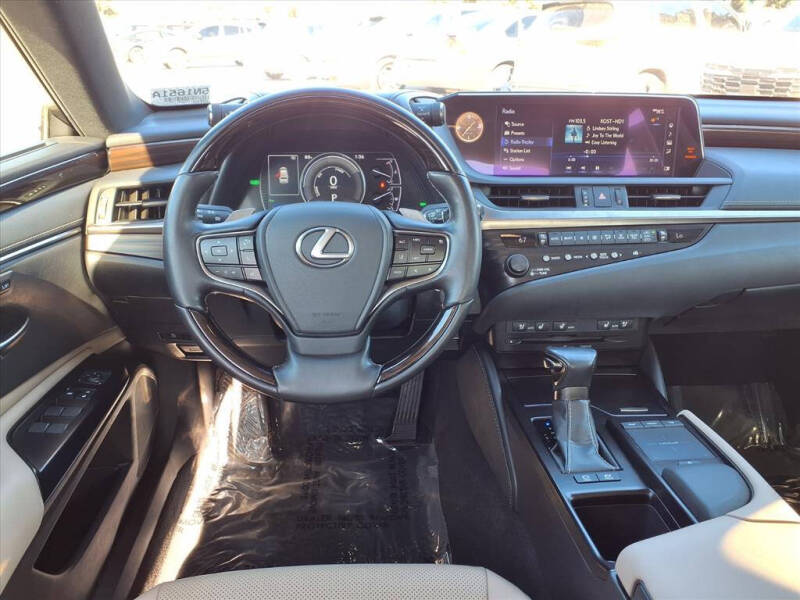 2019 Lexus ES 300h