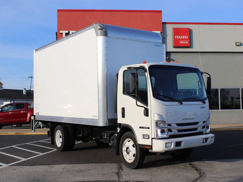 2025 Isuzu NRR