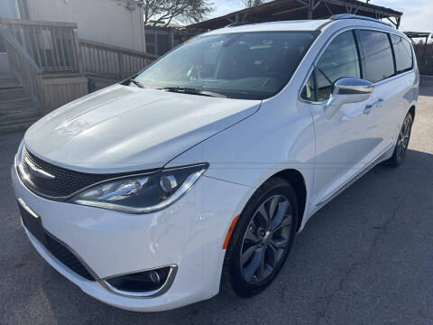 2018 Chrysler Pacifica for sale at OASIS PARK & SELL in Spring TX