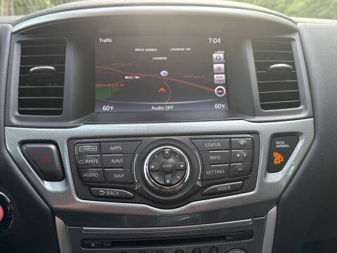 2017 Nissan Pathfinder SL