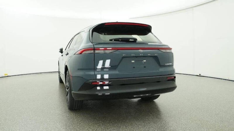 2025 Toyota Crown Signia Limited