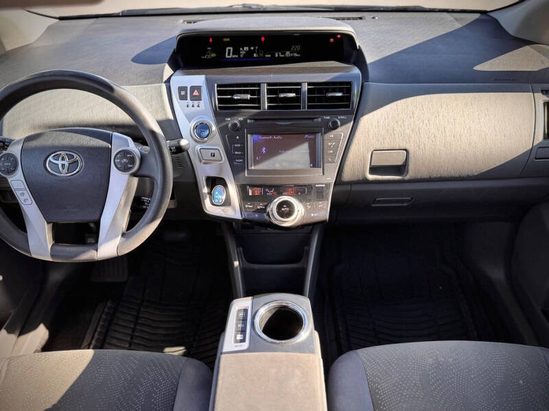 2014 Toyota Prius v Five