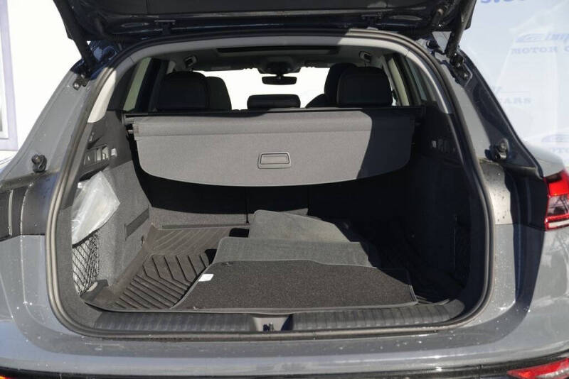 2025 Audi Q6 e-tron quattro Premium Plus