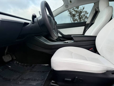 2020 Tesla Model 3 Standard Range Plus