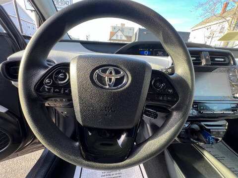 2022 Toyota Prius LE