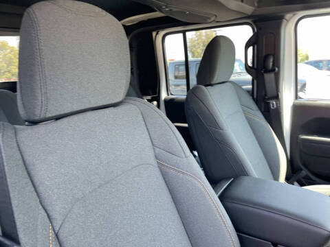 2025 Jeep Gladiator Sport S