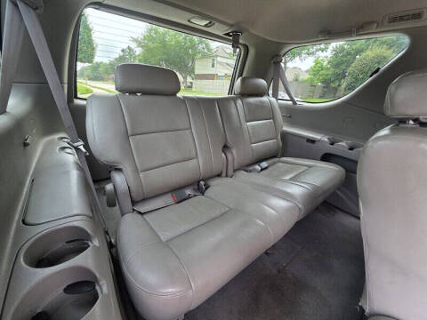 2004 Toyota Sequoia SR5