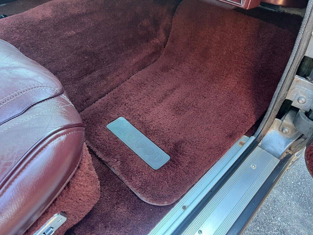 1989 Jeep Grand Wagoneer 86
