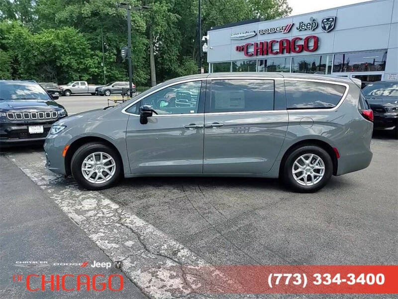 2025 Chrysler Pacifica Select