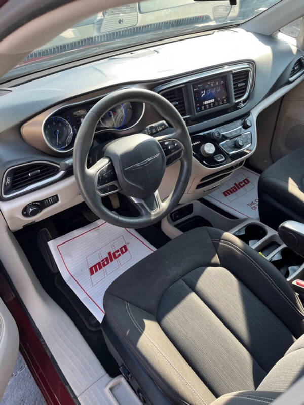 2020 Chrysler Voyager LX