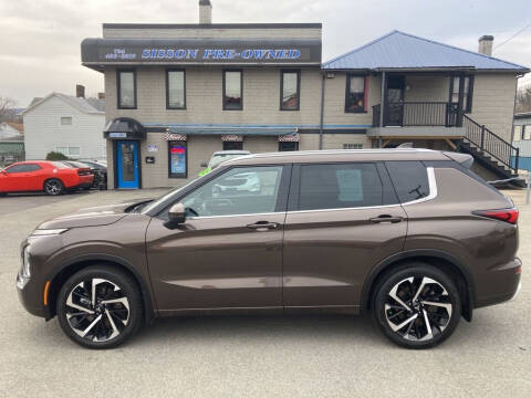 2022 Mitsubishi Outlander for sale at Sisson Pre-Owned in Uniontown PA