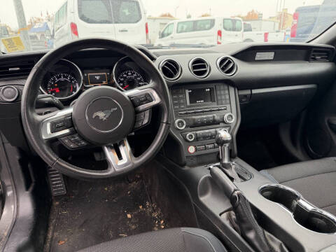 2015 Ford Mustang V6