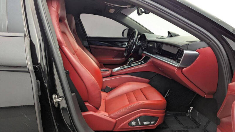 2018 Porsche Panamera 4