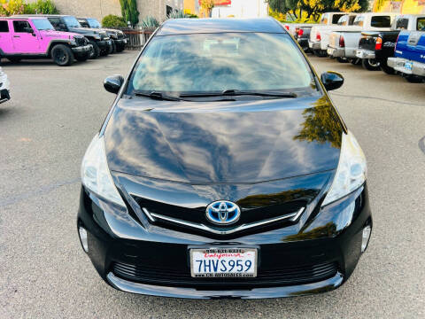 2014 Toyota Prius v Three