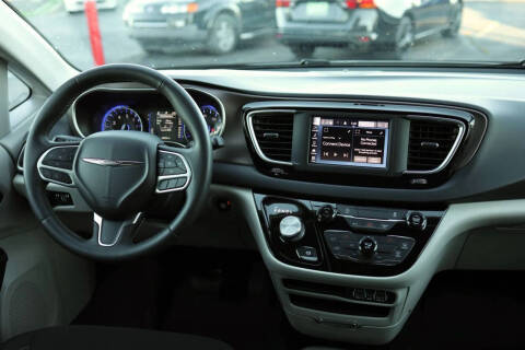 2022 Chrysler Voyager LX