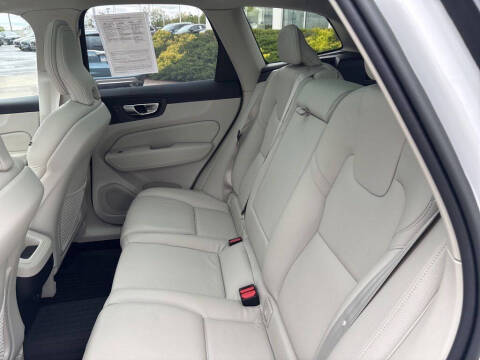 2023 Volvo XC60 B5 Plus Bright Theme