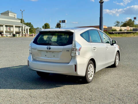 2014 Toyota Prius v Two