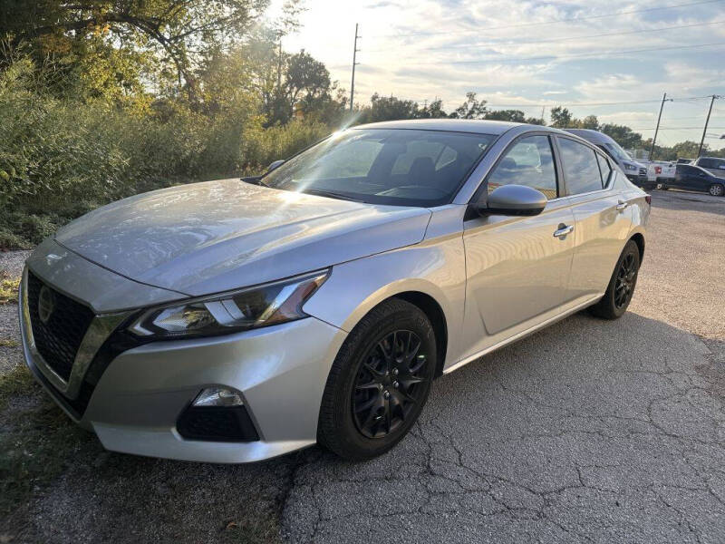 2019 Nissan Altima for sale at Pary's Auto Sales in Garland TX