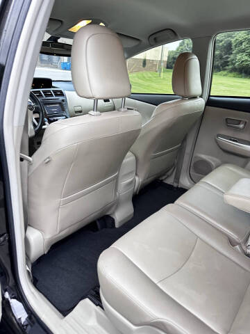 2013 Toyota Prius v Five