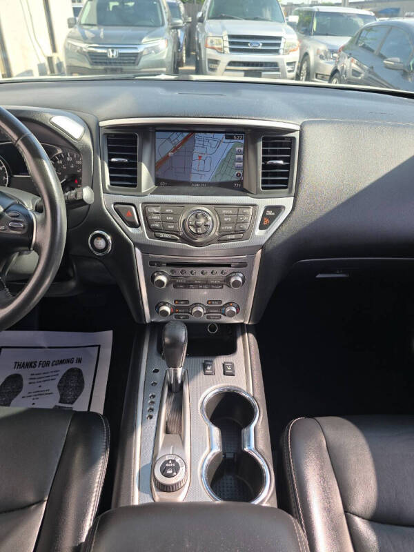 2017 Nissan Pathfinder SL