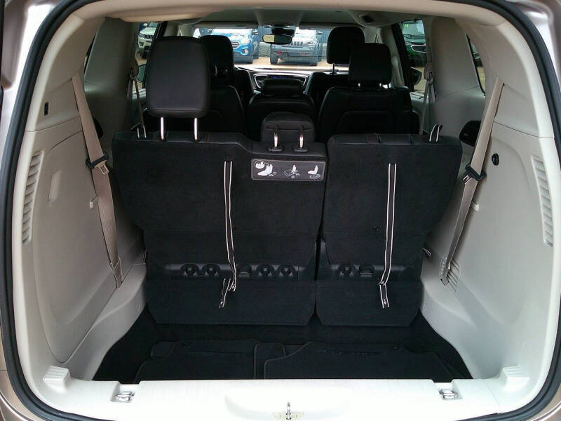 2017 Chrysler Pacifica Touring-L Plus