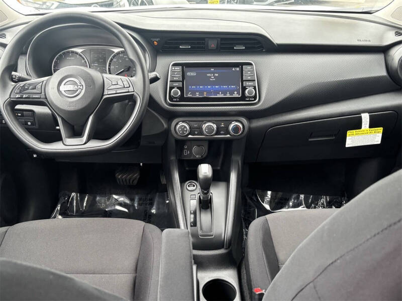 2025 Nissan Kicks Play S