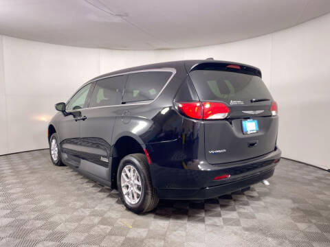 2024 Chrysler Voyager LX