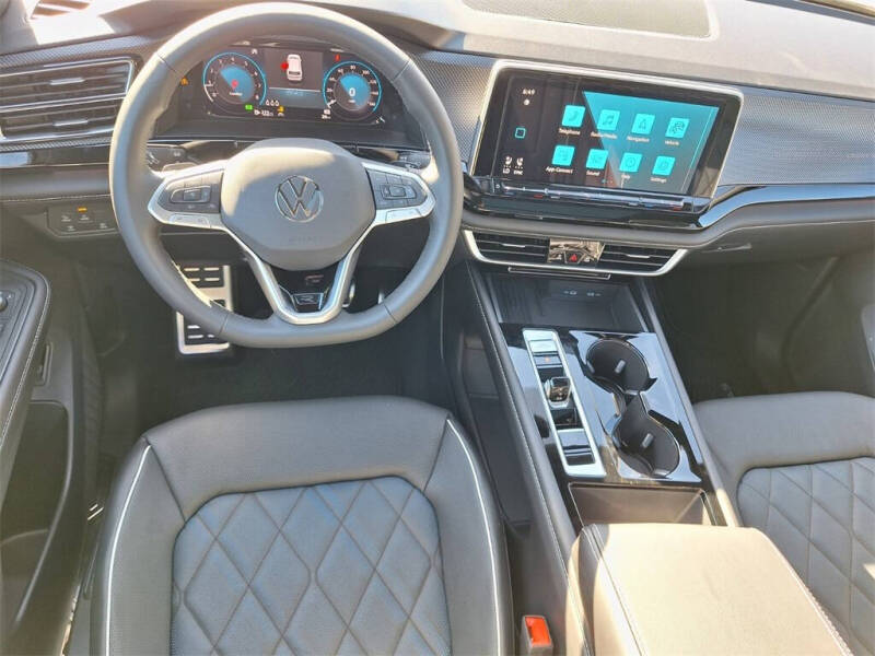 2026 Volkswagen Atlas Cross Sport SEL Premium R-Line 4Motion