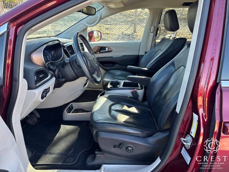 2017 Chrysler Pacifica Touring-L Plus