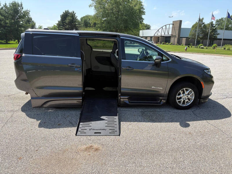 2023 Chrysler Pacifica Touring L