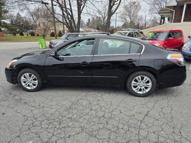 2012 Nissan Altima for sale at QUEENSGATE AUTO SALES in York, PA