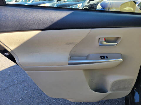 2013 Toyota Prius v Two