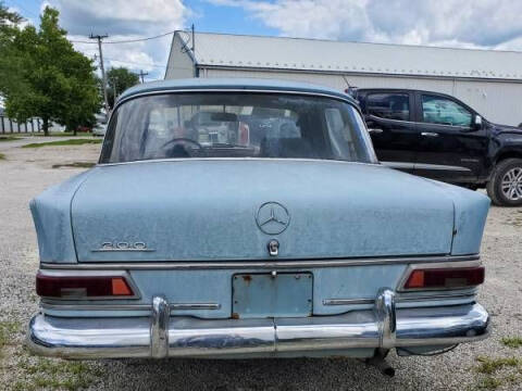 1967 Mercedes-Benz 240-Class