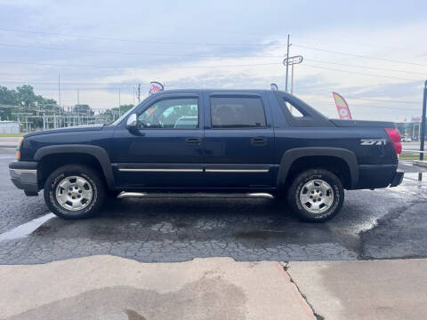 2005 Chevrolet Avalanche for sale at A&P Auto Sales in Van Buren AR