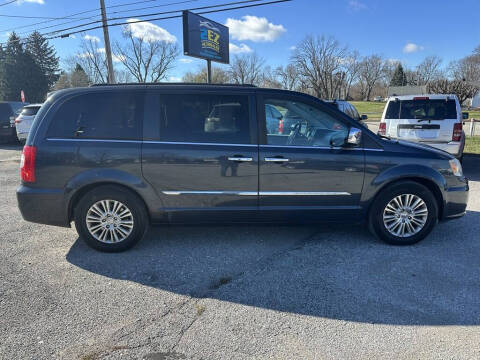 2013 Chrysler Town and Country Touring-L