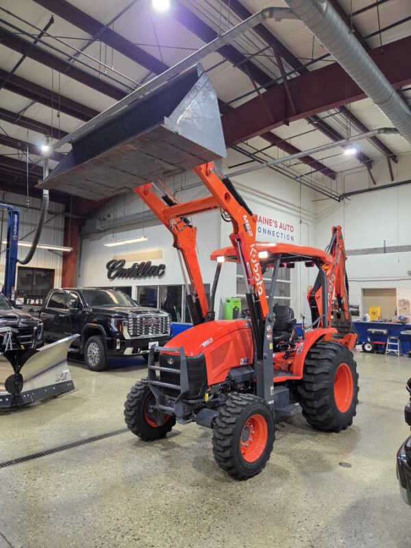 2021 Kubota M62  Tractor  Loader  Backhoe