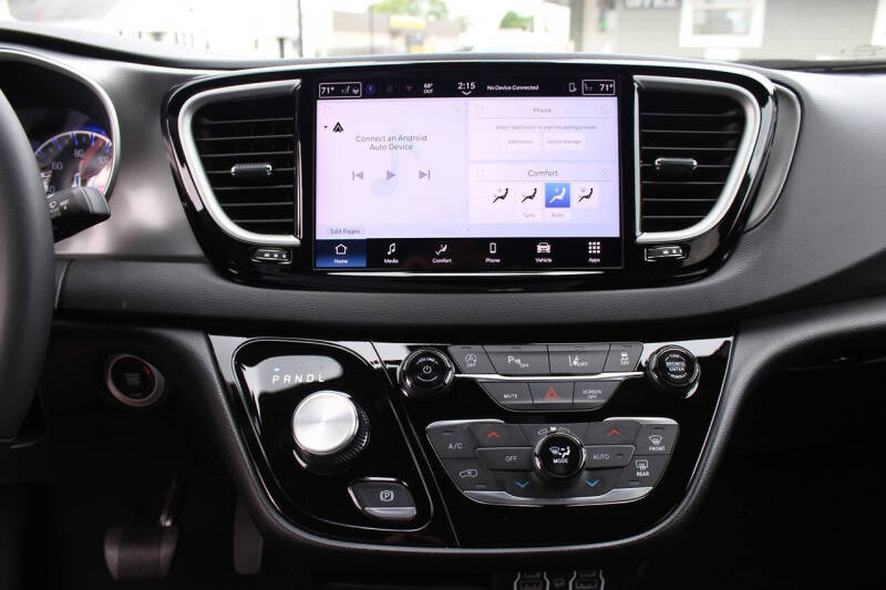 2025 Chrysler Pacifica Select