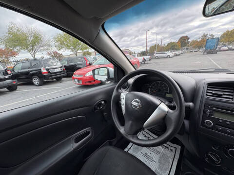 2017 Nissan Versa 1.6 S
