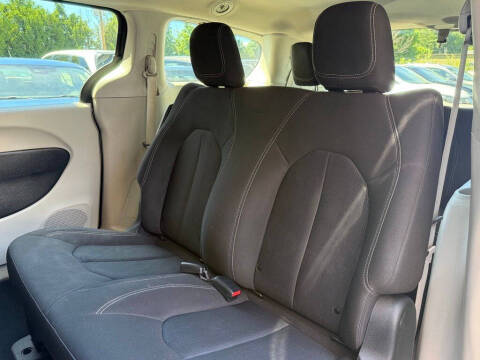 2021 Chrysler Voyager L