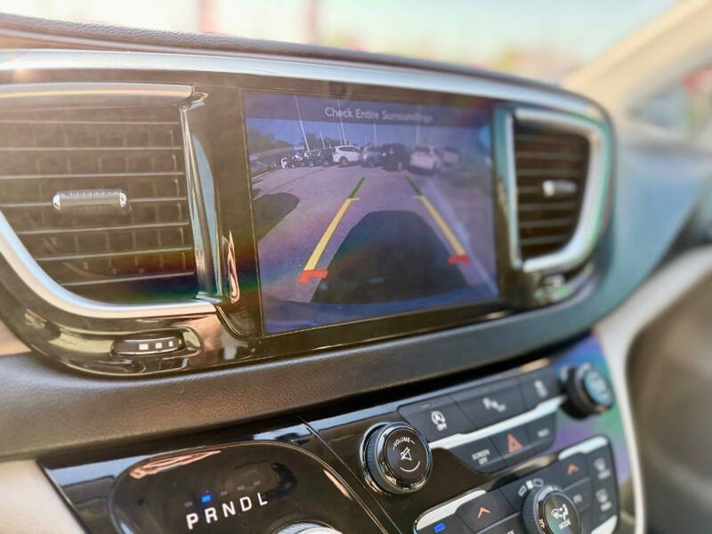 2017 Chrysler Pacifica Touring-L Plus