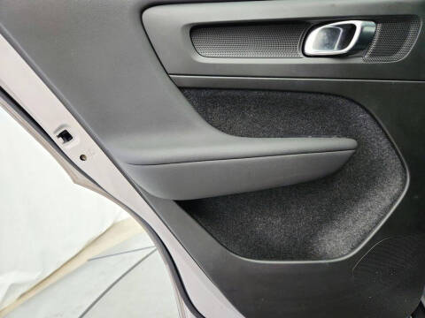 2024 Volvo XC40 B5 Plus Bright Theme