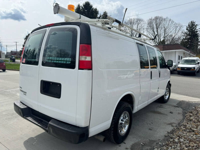 2011 Chevrolet Express Cargo Work Van photo 4