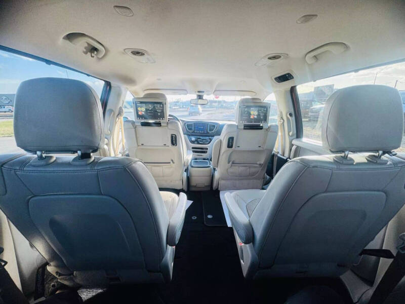 2017 Chrysler Pacifica Touring-L Plus