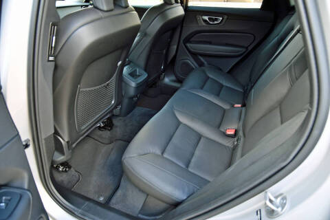 2025 Volvo XC60 B5 Plus Dark Theme