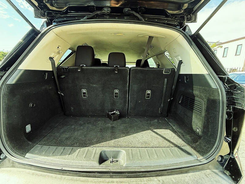 2022 Nissan Pathfinder SV