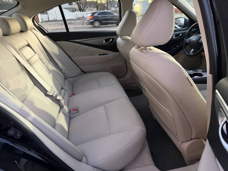 2015 Infiniti Q50 Premium