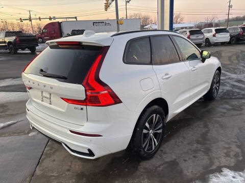 2025 Volvo XC60 B5 Core Dark Theme
