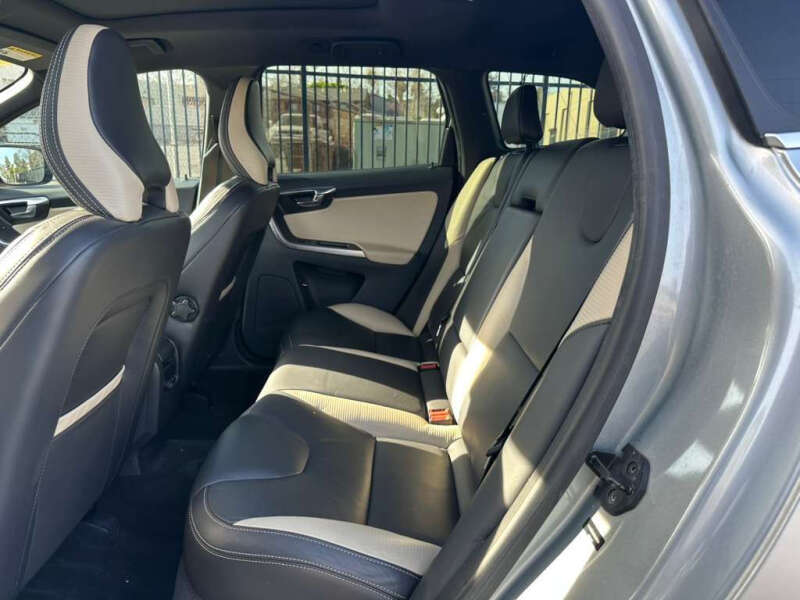 2013 Volvo XC60 T6 R-Design Platinum