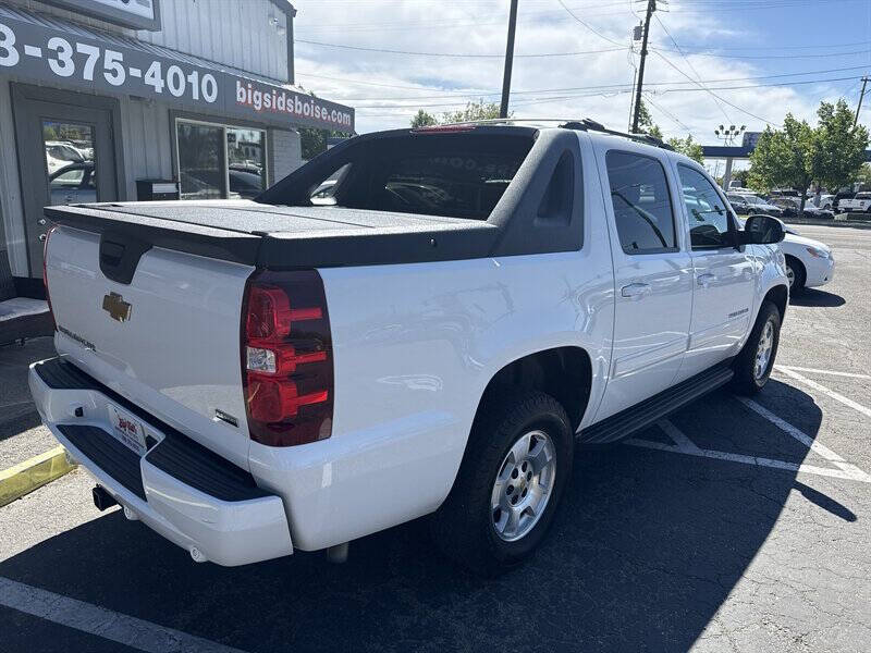 2012 Chevrolet Avalanche LS