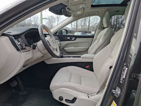 2021 Volvo XC60 T5 Momentum